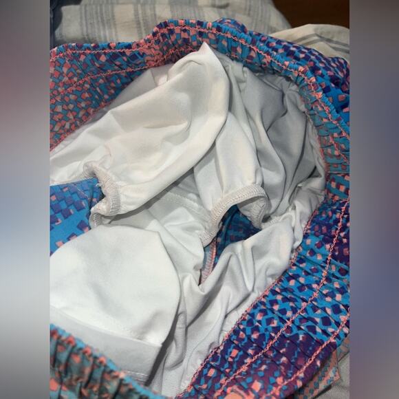 Gap fit women’s multi colored shorts with lining - Picture 8 of 8